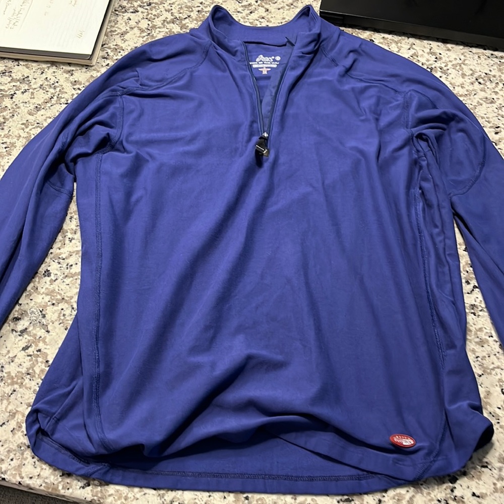 ASICS Large semi fitted running top.